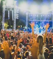 Βανδή - Παπαρίζου μαζί στη σκηνή της Γιορτής Κρασιού 2017 στην Αλεξανδρούπολη