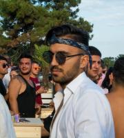 Yasu beach bar: Η νύχτα έγινε... μέρα με το δίδυμο φωτιά Junior Pappa & Antonio