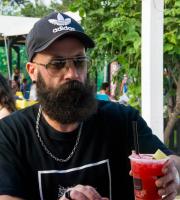 Yasu beach bar: Η νύχτα έγινε... μέρα με το δίδυμο φωτιά Junior Pappa & Antonio