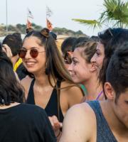 Yasu beach bar: Η νύχτα έγινε... μέρα με το δίδυμο φωτιά Junior Pappa & Antonio