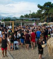 Yasu beach bar: Η νύχτα έγινε... μέρα με το δίδυμο φωτιά Junior Pappa & Antonio