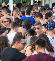 Yasu beach bar: Η νύχτα έγινε... μέρα με το δίδυμο φωτιά Junior Pappa & Antonio