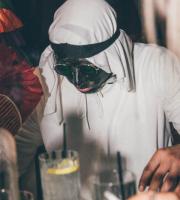 Χρώμα, κέφι και πολύ χορός στο μασκέ πάρτυ του SoHo