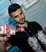 Οι Παρασκευές ανήκουν στο Υacht club!