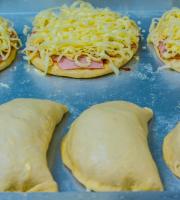 Παραγωγή χειροποίητης μπουγάτσας 