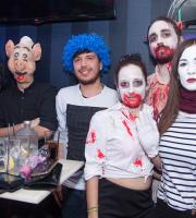 "Χαμός" έγινε στο party μασκέ του ΝΟΑ cafe bar 