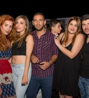 Τα Σαββατόβραδα είναι όμορφα πάνω στο Yacht Club.