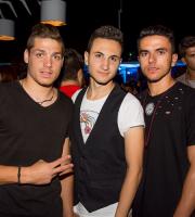 Τα Σαββατόβραδα είναι όμορφα πάνω στο Yacht Club.