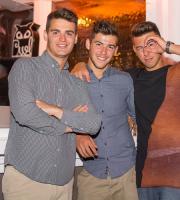 Τα Σαββατόβραδα είναι όμορφα πάνω στο Yacht Club.