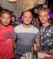 Yacht Club: Η απόλυτη rooftop διασκέδαση.