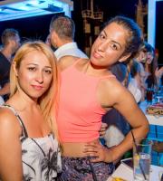 Yacht Club: Η απόλυτη rooftop διασκέδαση.