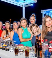 Yacht Club: Η απόλυτη rooftop διασκέδαση.