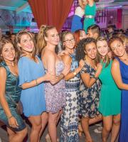 "Τα έσπασαν" οι πτυχιούχοι την Παρασκευή στο Reina Club.