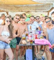 Βούλιαξε το Yasu Beach Bar στο 2ο "άχαστο" πάρτι του Chris Papa.