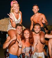 Βούλιαξε το Yasu Beach Bar στο 2ο "άχαστο" πάρτι του Chris Papa.