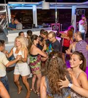 Ξέφρενο χορευτικό πάρτι με Mr. Bachata στο Yacht Club.