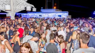Όμορφες είναι οι Αυγουστιάτικες νύχτες στο Yacht Club.