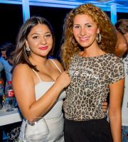 Ο άπαιχτος DJ Tsisma στα decks του Yacht Club.