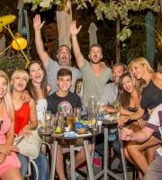 Το Κυβερνείο Cafe Bar έκλεισε τα δύο χρόνια λειτουργίας του με ένα πάρτι φωτιά.