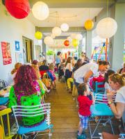 Άνοιξε την πολύχρωμη αυλή του ο παιδότοπος "Το Μήλο".