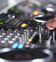 Yacht club: Αξέχαστες στιγμές στο closing party με τον Enoo Napa!