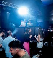 SoHo: Απίθανο πάρτυ με την Jamiie στα decks