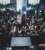 SoHo: Απίθανο πάρτυ με την Jamiie στα decks