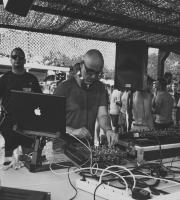 Άπαιχτο το πάρτυ με τον Νίκο Διαμαντόπουλο την Κυριακή στο Yasu beach bar