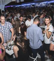 Βράδια Παρασκευής στο μοναδικό Yacht Club