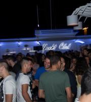 Βράδια Παρασκευής στο μοναδικό Yacht Club