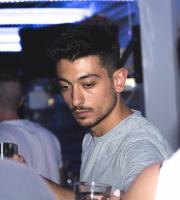 Βράδια Παρασκευής στο μοναδικό Yacht Club