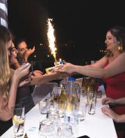 Βράδια Παρασκευής στο μοναδικό Yacht Club