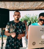 Τριανταφύλλου και Εchonomist στο super καλοκαιρινό πάρτυ του YaSu, στην Αγία Παρασκευή