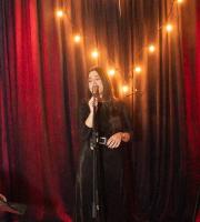 Η Evita μοίρασε... καρδούλες του Αγίου Βαλεντίνου, στο SoHo Absolutely Fabulous