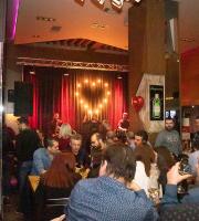 Η Evita μοίρασε... καρδούλες του Αγίου Βαλεντίνου, στο SoHo Absolutely Fabulous