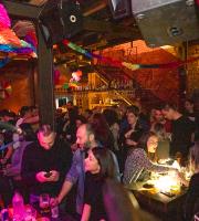 Τα "Μωρά στη Φωτιά" έβαλαν "φωτιά" στην μουσική σκηνή του Κυβερνείου