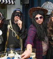 Τα "σπάσαμε" στο πάρτι μασκέ στο ΝΟΑ cafe bar, στο λιμάνι