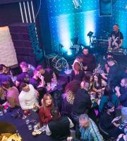 Ο Βαλάντης ξεσήκωσε το Fidele club με τη live εμφάνισή του, στην Αλεξανδρούπολη