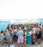 Ο Chris Papa στο 2ο 'Loud and Proud' beach party στο Yasu.