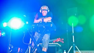 Ένας χαμός στο beach party του Απαλού με dj AK και Αχλάδα!