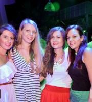 Καυτές καλοκαιρινές βραδιές στο Kingsize summer club.
