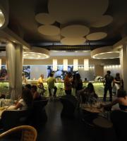 Πλήθος κόσμου στα εγκαίνια του "Delfini cafe - bar", μέρος 2ο.