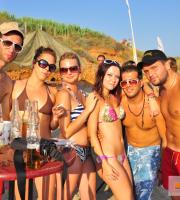 Ξέφρενο Dj AK party στο Beach resort Mojito, την Κυριακή.