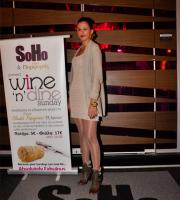 Κυριακάτικο 'Wine 'n' dine' στο Soho Absolutely Fabulous cafe.