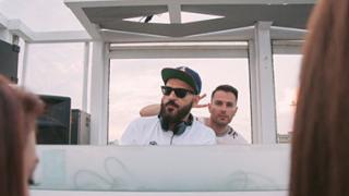 Ο Sharam Jey στη 'ταράτσα της διασκέδασης', στο Yacht club.