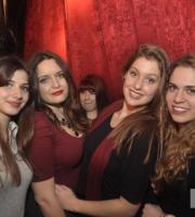 Τρελό 'Vintage' μασκέ πάρτι την Παρασκευή στο Prive club.