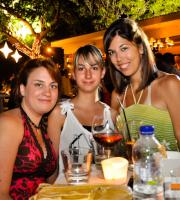 Opening για το THEA boutique lounge cafe bar, στην παραλιακή.