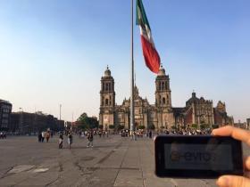 Στην κεντρική πλατεία του Μεξικού βρέθηκε πριν λίγες μέρες ο φίλος Πασχάλης. στη φημισμένη Plaza de la Constitucion (Zocalo).