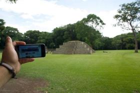 To Copán είναι αρχαιολογική περιοχή του πολιτισμού τον Maya στη δυτική πλευρά της Ονδούρας (κεντρική Αμερική). Έτσι ο Κωνσταντίνος αισθάνθηκε την ανάγκη να ενημερωθεί από την αγαπημένη του πύλη.