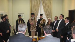 Αλεξ/πολη: Στο νέο κτίριο της Νομαρχίας έγινε η κοπή της βασιλόπιτας.